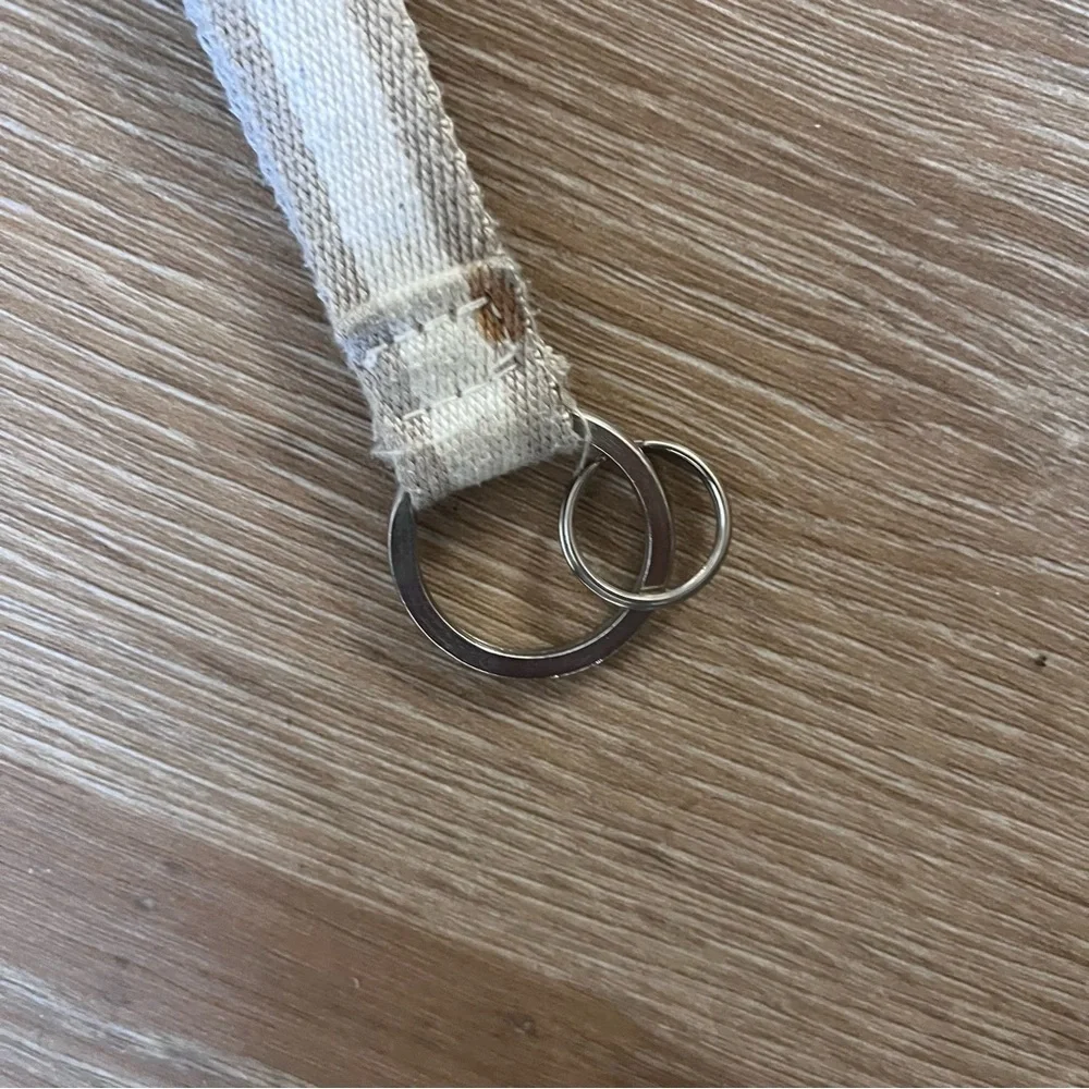 Thick neutral lanyard